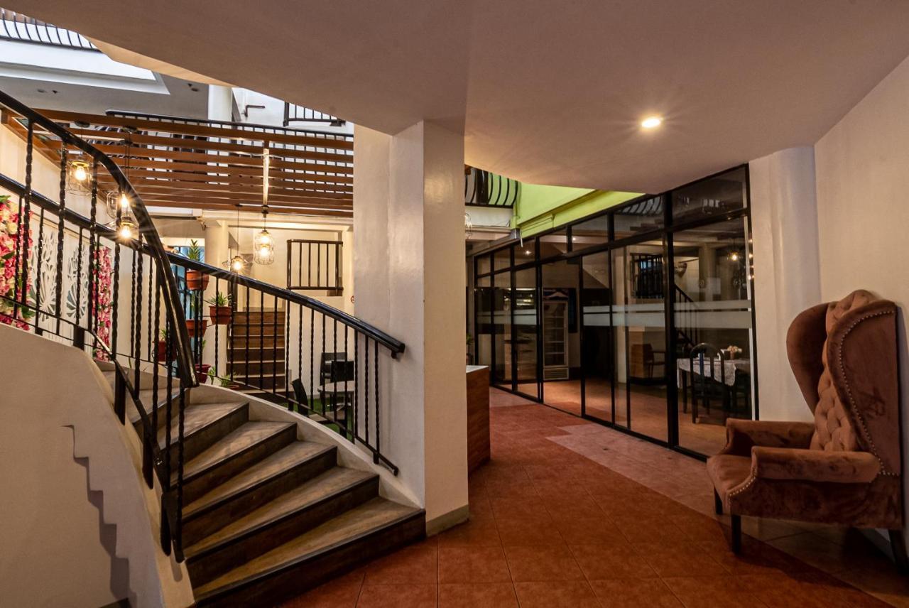 Kiwi Hotel Cebu Stadt Exterior foto